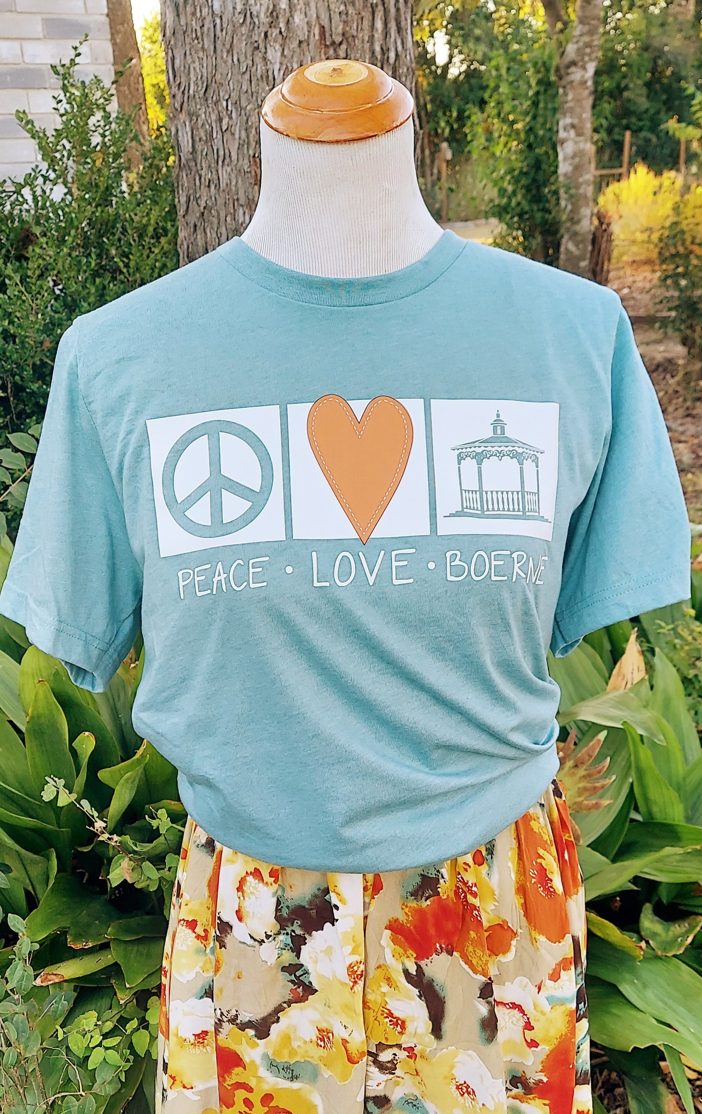 T-Shirt- Peace Love Boerne